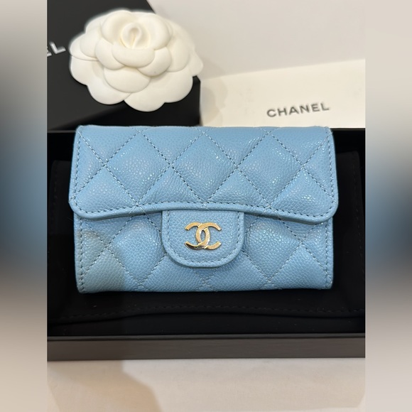 ❌ SOLD ❌ CHANEL 23A Classic Caviar Flap Card Holder - Picture 2 of 4